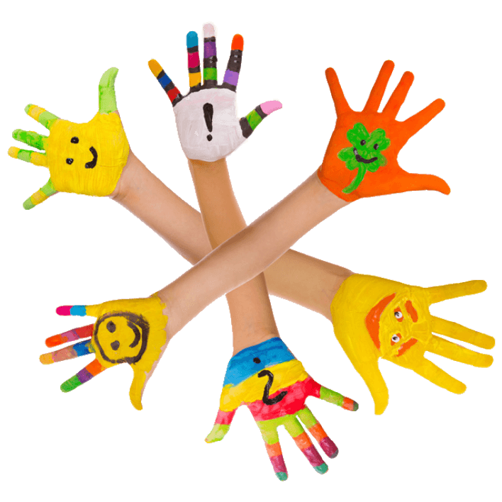 Bunt bemalte Kinderhände, kreuzweise angeordnet.